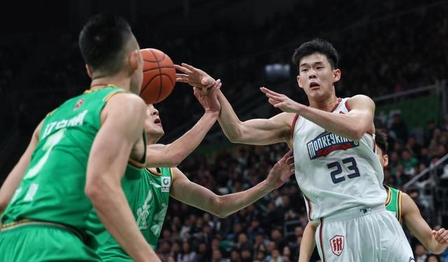 贵州男篮豪取四连胜，成为赛场黑马