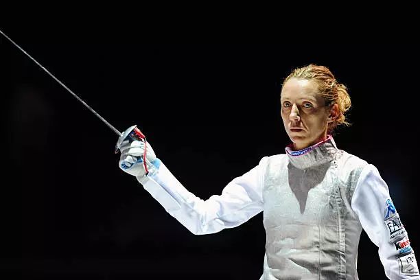 西班牙击剑选手实力出众，斩获金牌