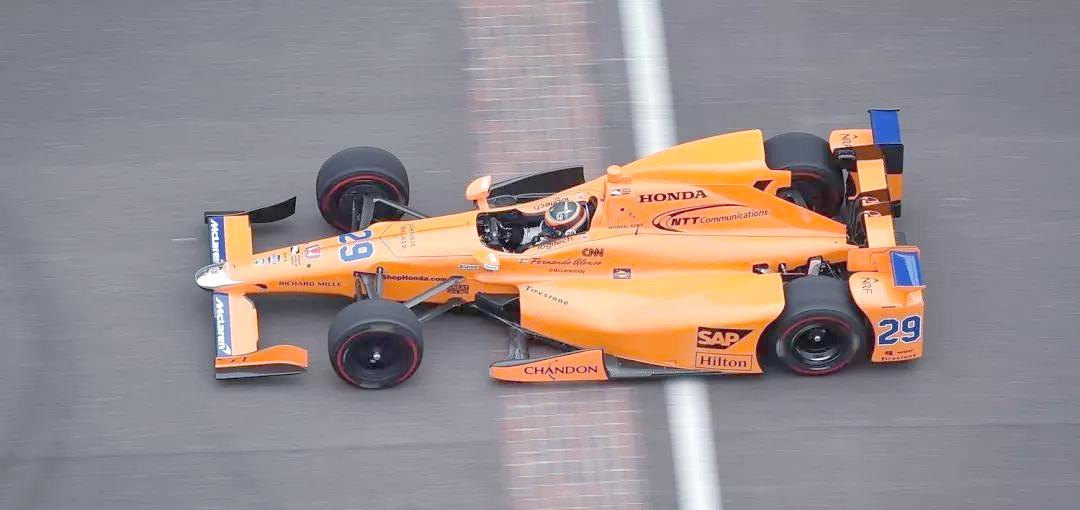 梅赛德斯鏖战迈凯伦，阿隆索高光表现