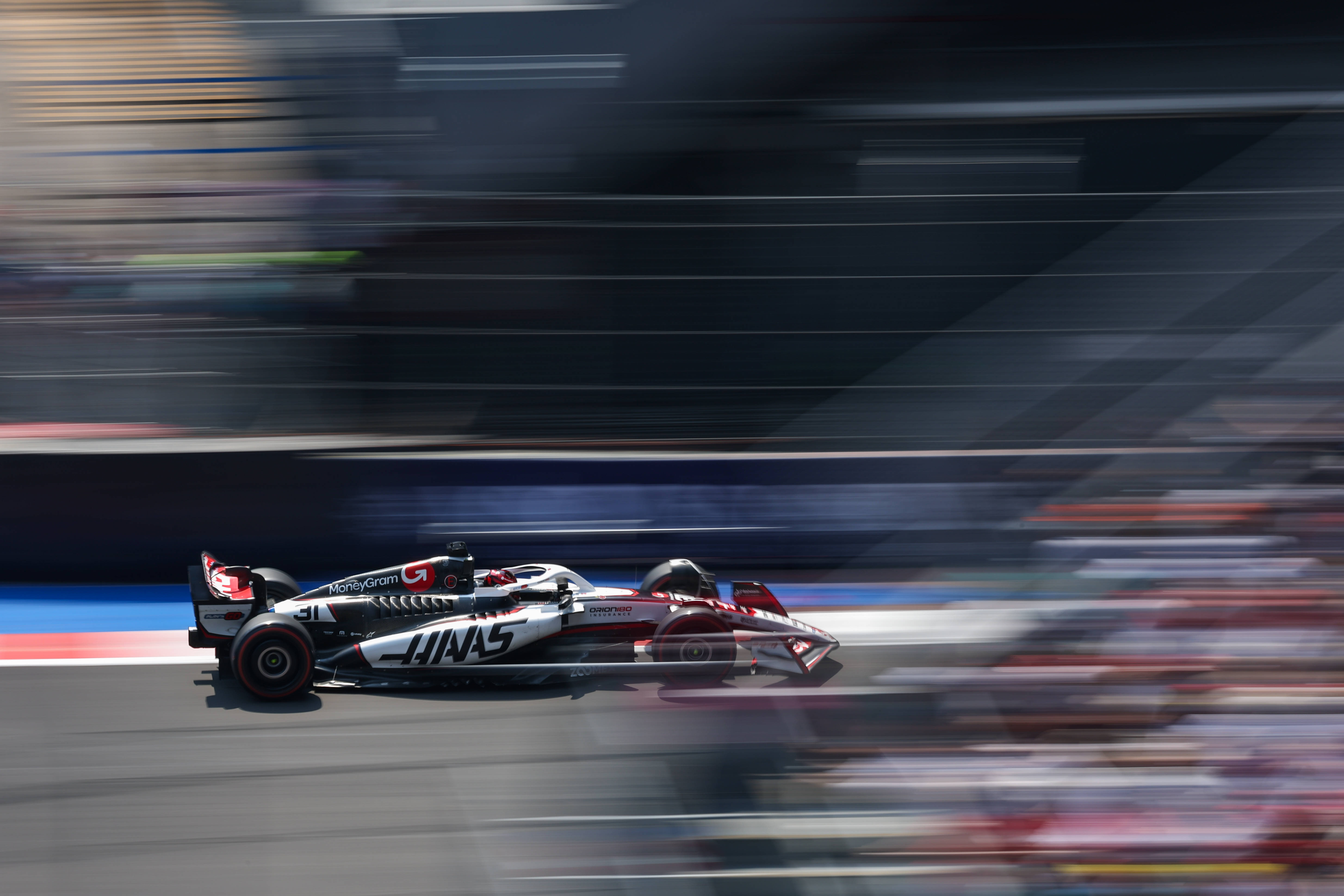 红牛二队翻盘雷诺车队，塞恩斯统治全场