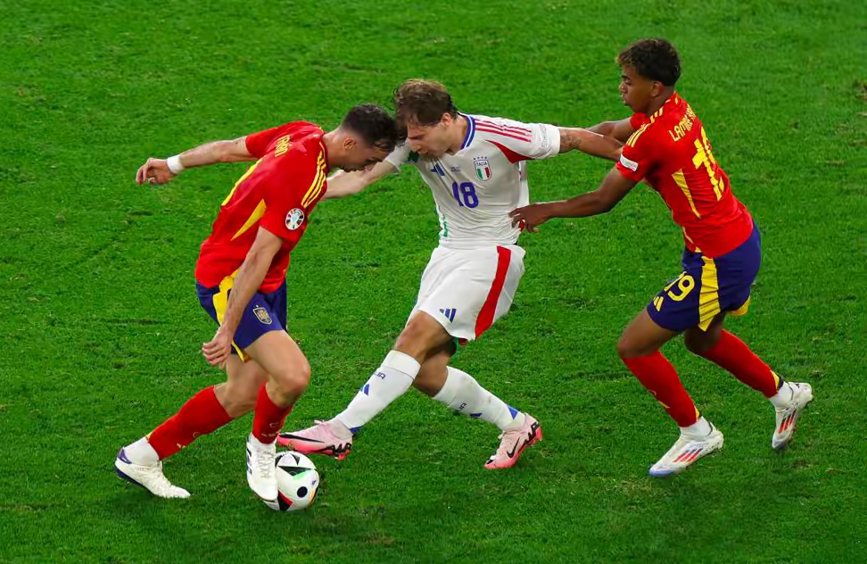 西班牙鏖战瑞典，莫德里奇点燃赛场