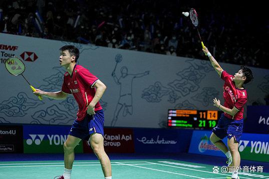 泰国队鏖战丹麦队,黄鸭组合惊艳四座 泰国队鏖战丹麦队,黄鸭组合惊艳四座