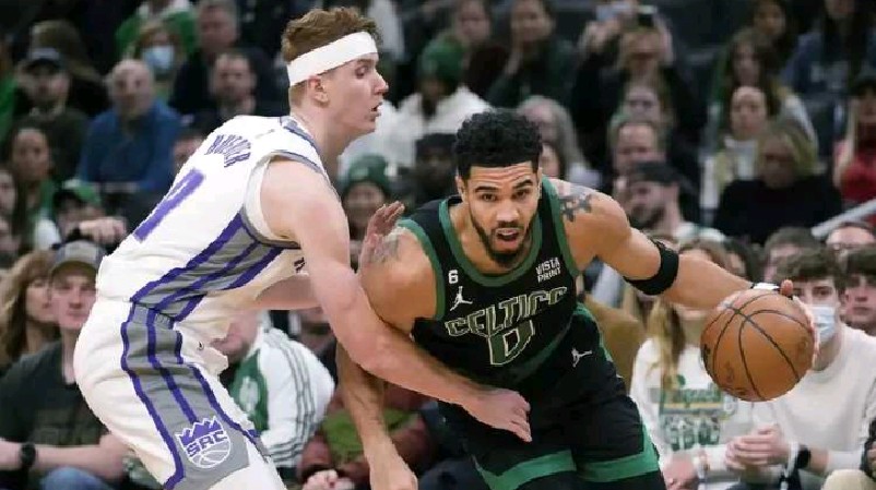 四川队轻取凯尔特人，福克斯带队取胜