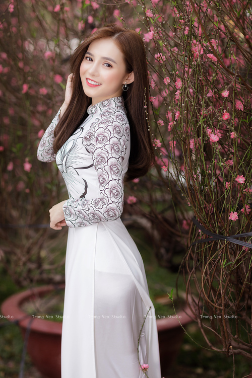 东西对话下的绿茵镜鉴，孙兴慜的无争议最佳与比利亚雷亚尔的战术击溃